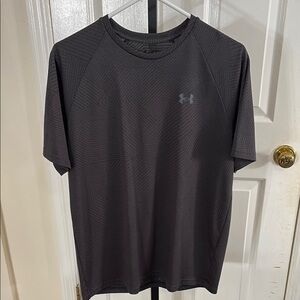 Under Armour Black Short Sleeve Tee Athletic Essential